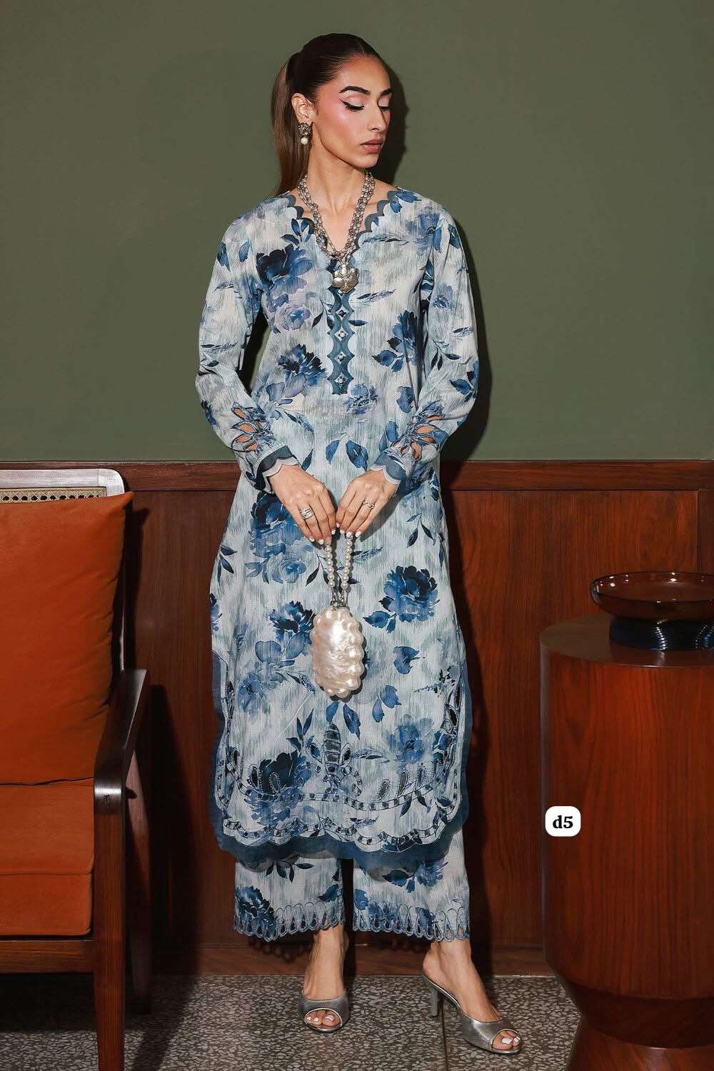 BALLERINA 2 PIECE LAWN 25 Model & OPen Pic by NUREH